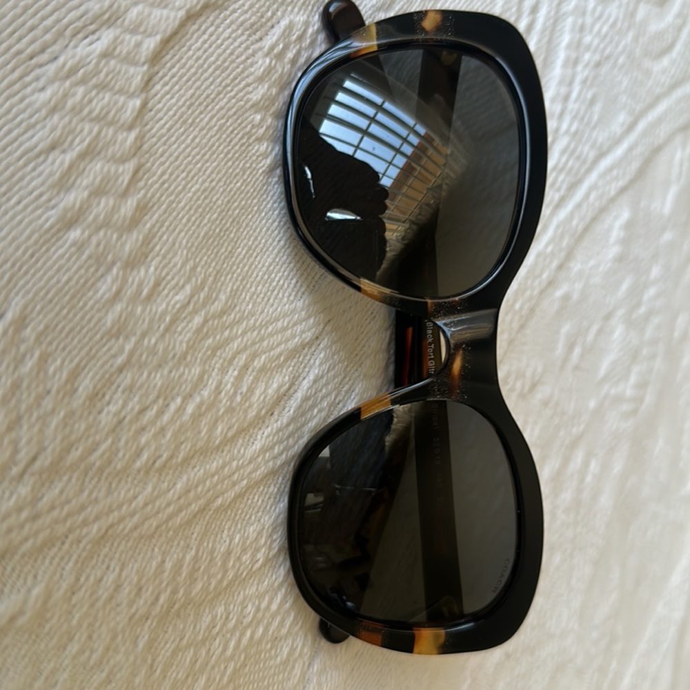NWOT! COACH SUNGLASSES 😎 - Picture 4 of 4